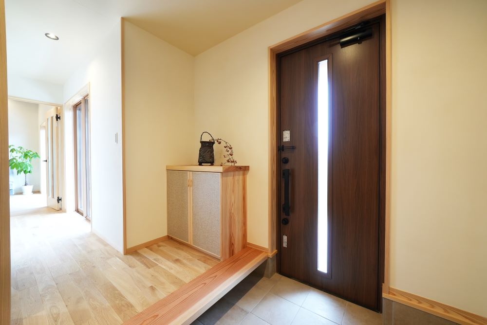 千葉県野田市 平屋の自然素材注文住宅  玄関の動線