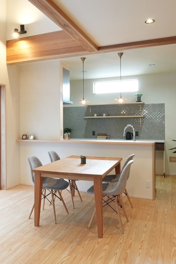 キッチン背面のタイル