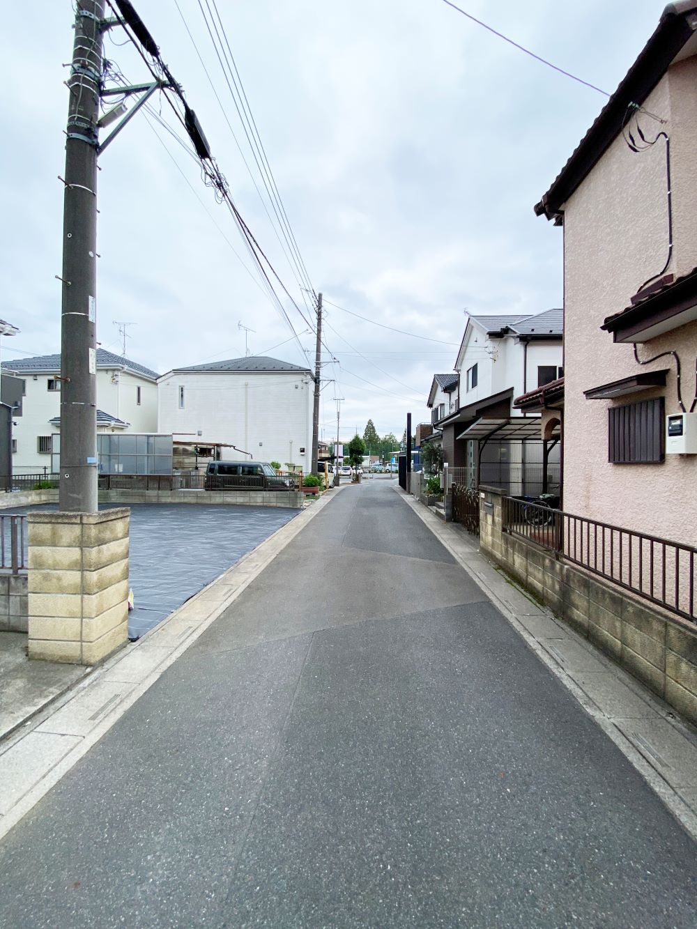 上尾土地現地写真、全面道路