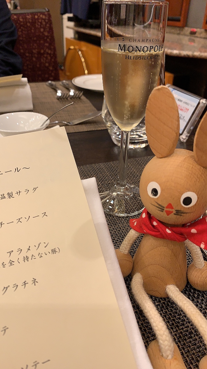 木製のうさぎの置物