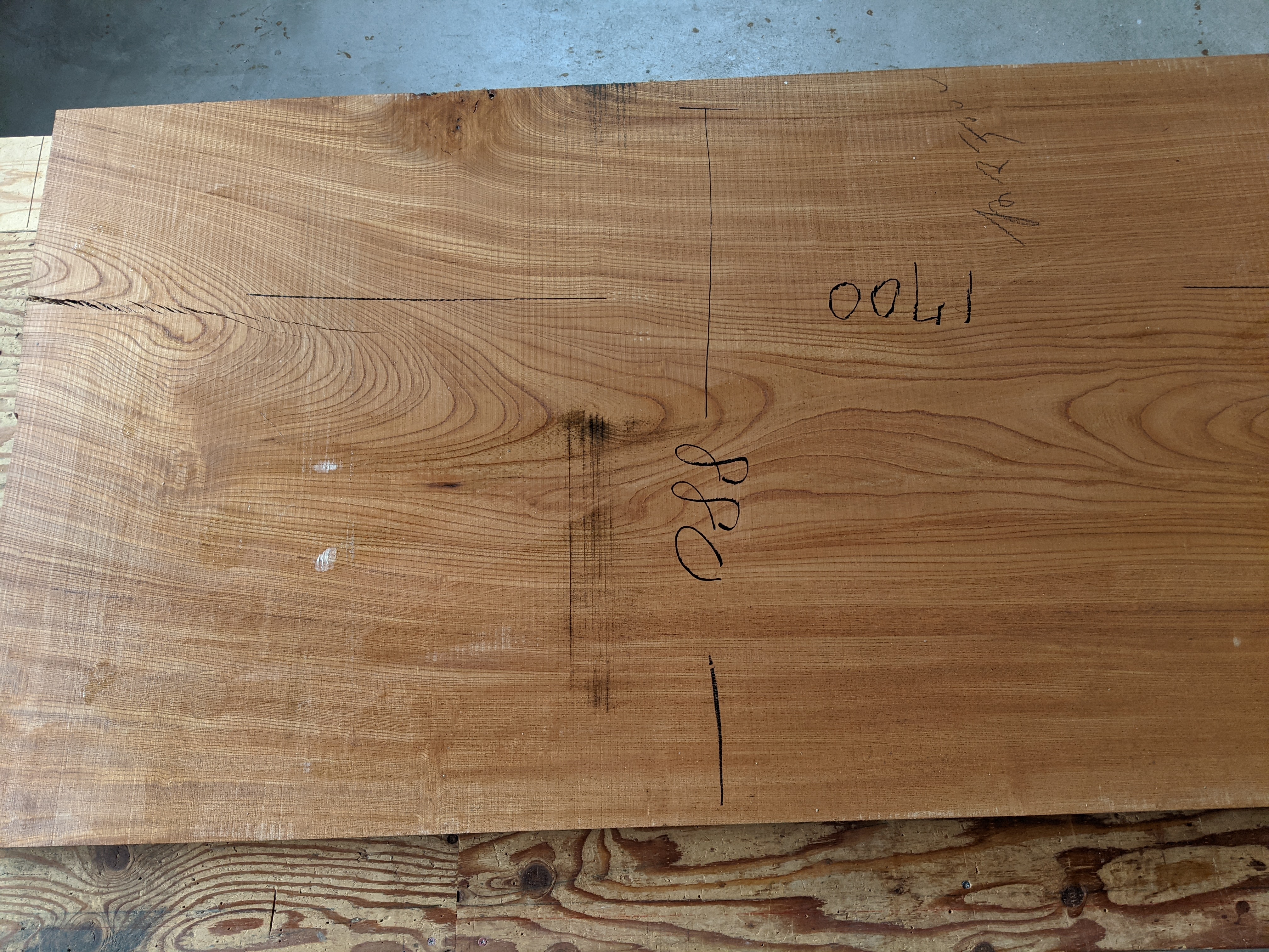 欅の無垢板テーブル製作|リソーケンセツのブログ春日部市の工務店