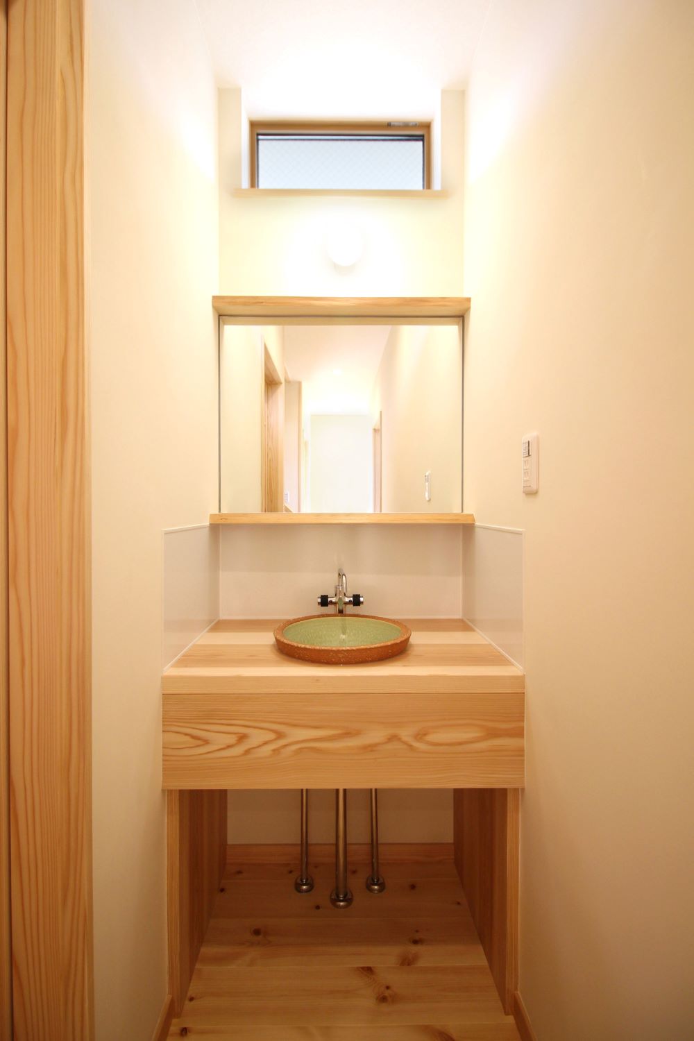 造作の手洗い場