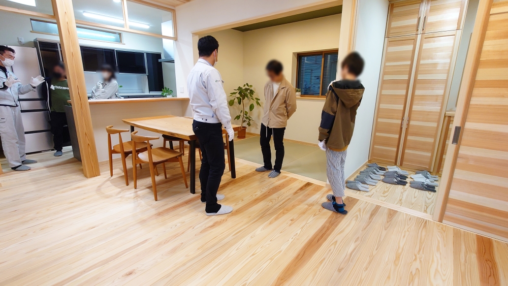 大工てづくりのダイニングテーブル