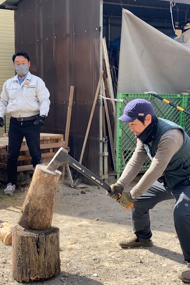 薪割りの実演