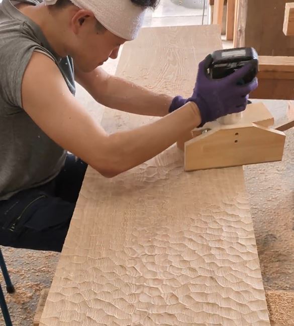 スプーンカット、なぐり加工