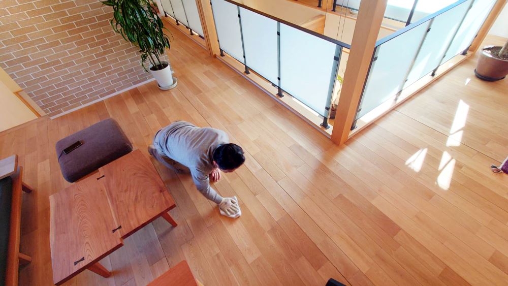 無垢床のワックスがけ