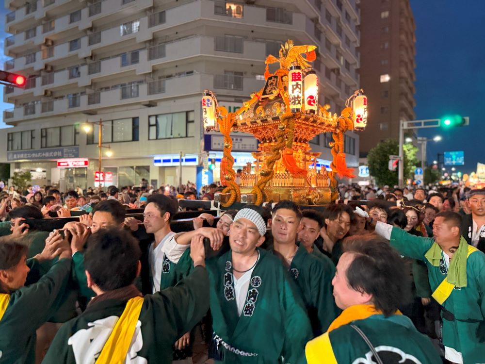 夜の神輿