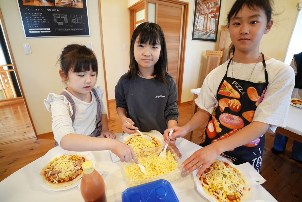 子供達も参加できるピザ作り体験