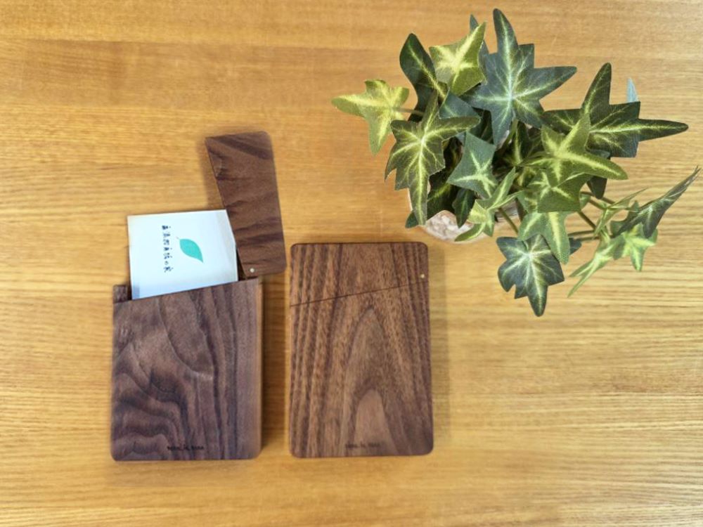 ブラックウォールナットの木の名刺入れ