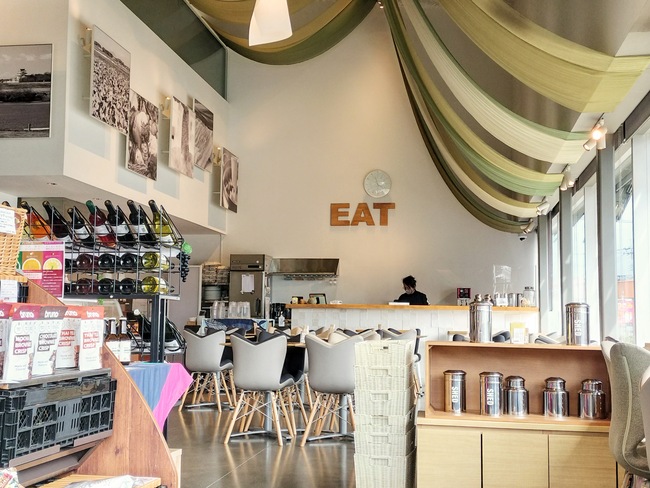 茶蔵の中にあるカフェ内装