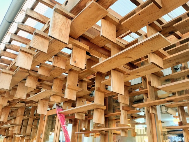 隈研吾設計　さかいサンド外観