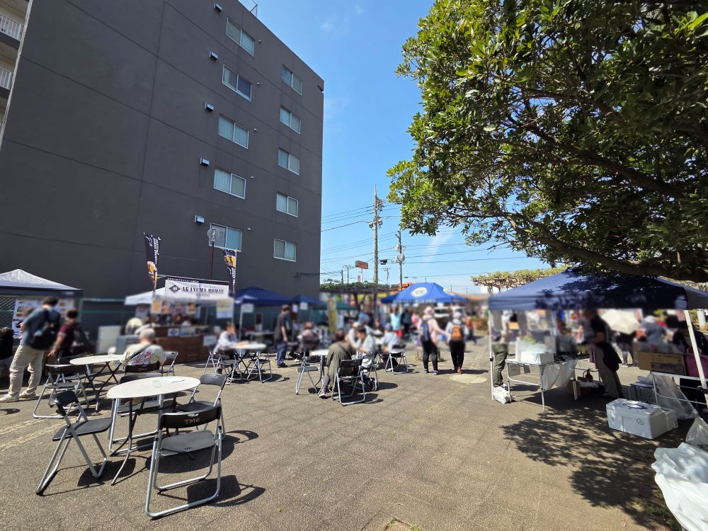 地元の人々でにぎわう藤テラスの様子