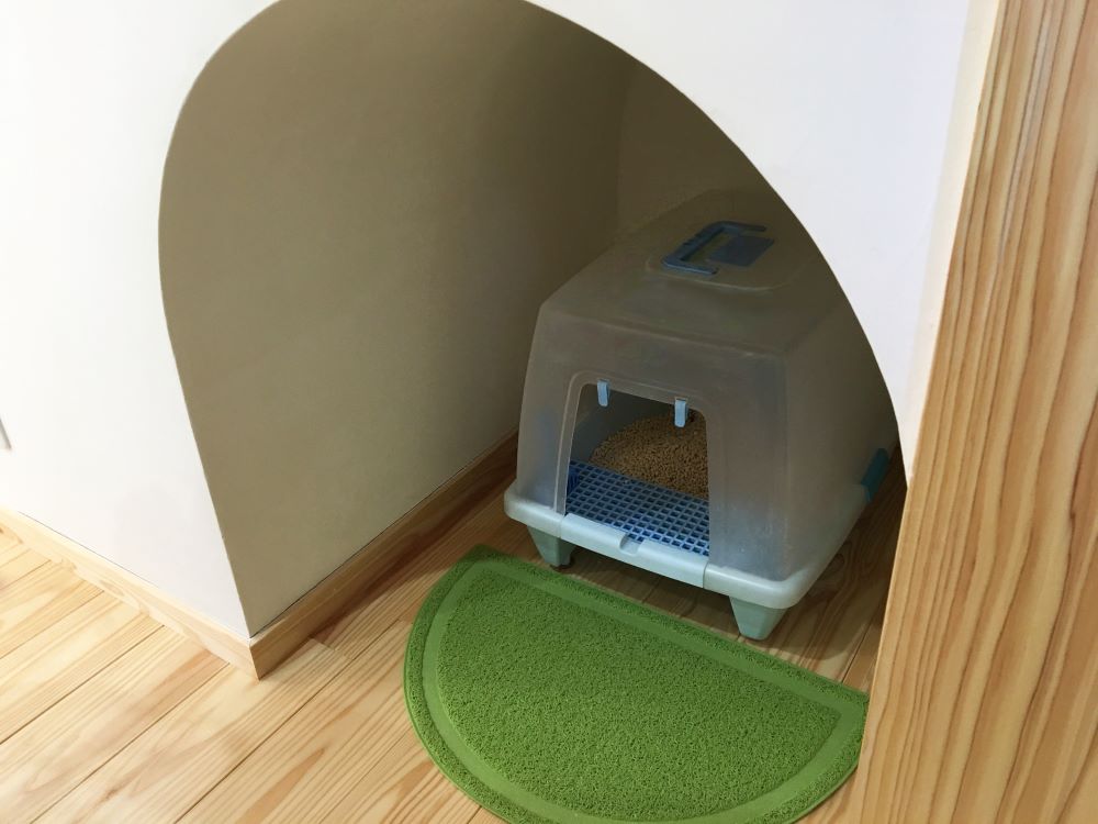階段下を活かす猫のトイレスペース