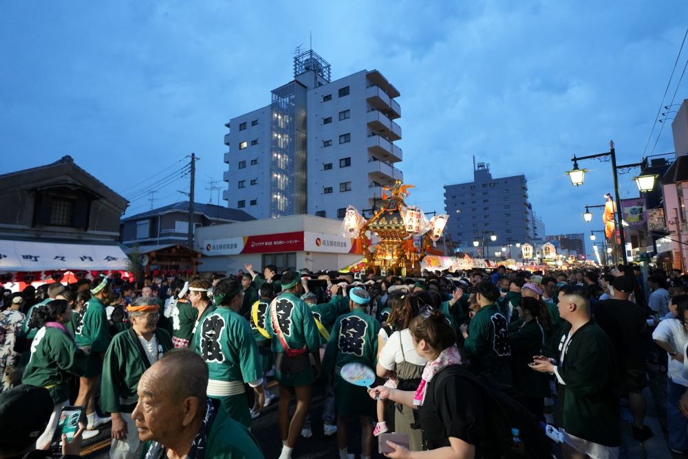 春日部夏祭りの夜の様子