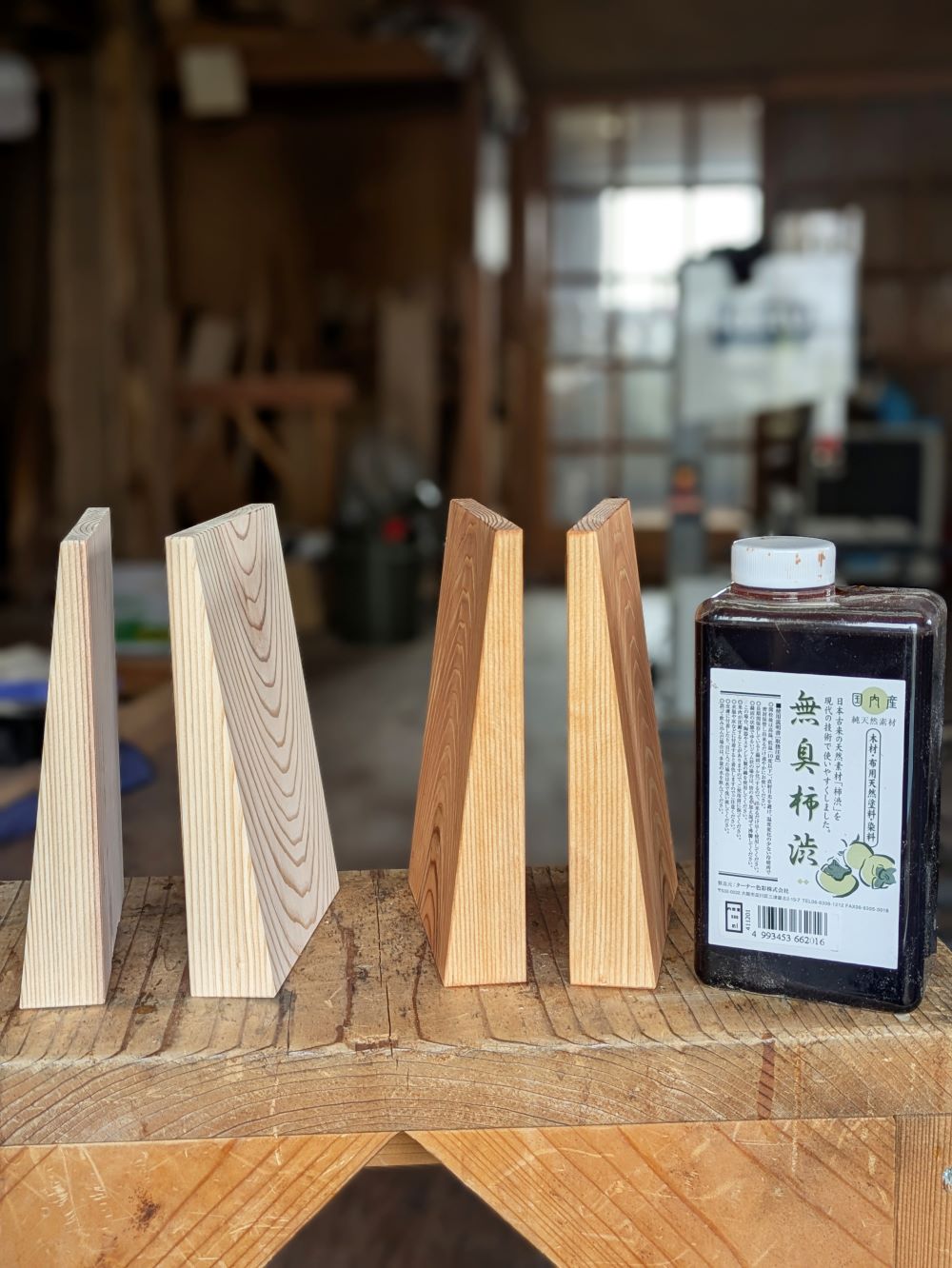 2つの木製ブックスタンド、無垢材、柿渋
