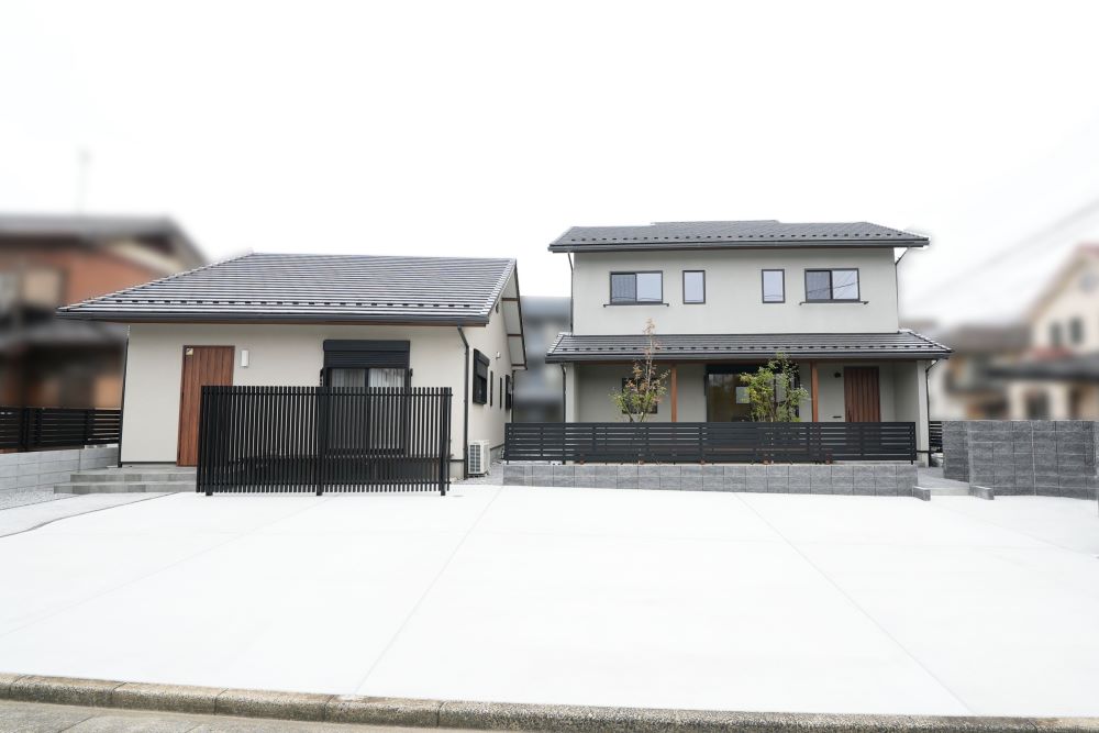 川口市の2棟並ぶ無添加無垢の家