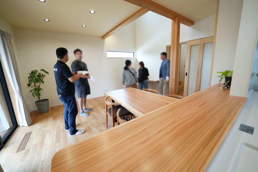 越谷市完成見学会の様子