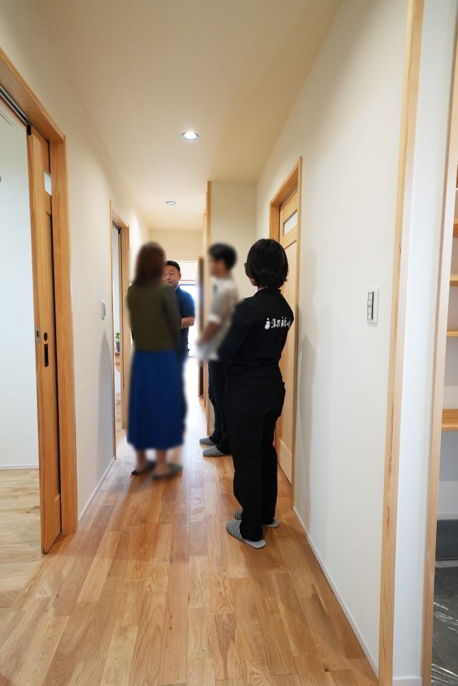 越谷市完成見学会の様子