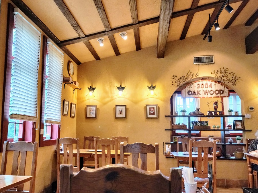 オークウッドカフェ店内